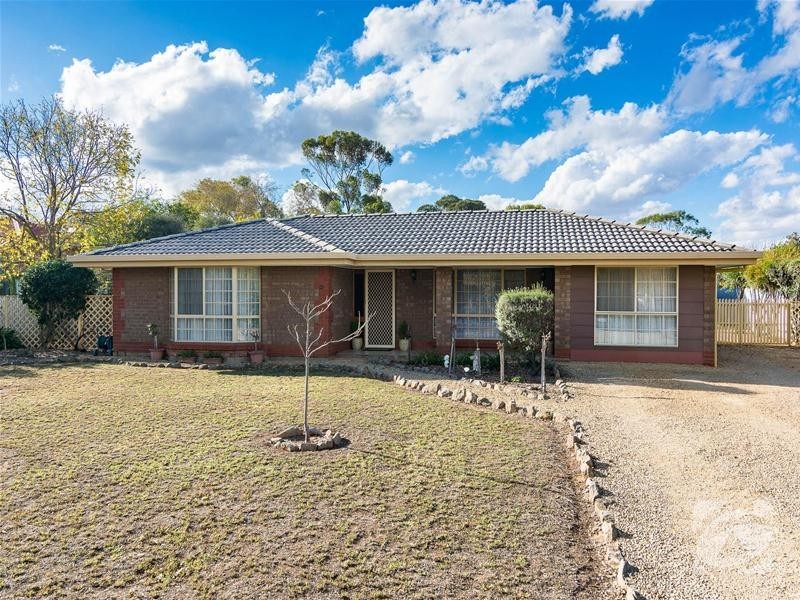 11 Stephens Avenue, Strathalbyn SA 5255