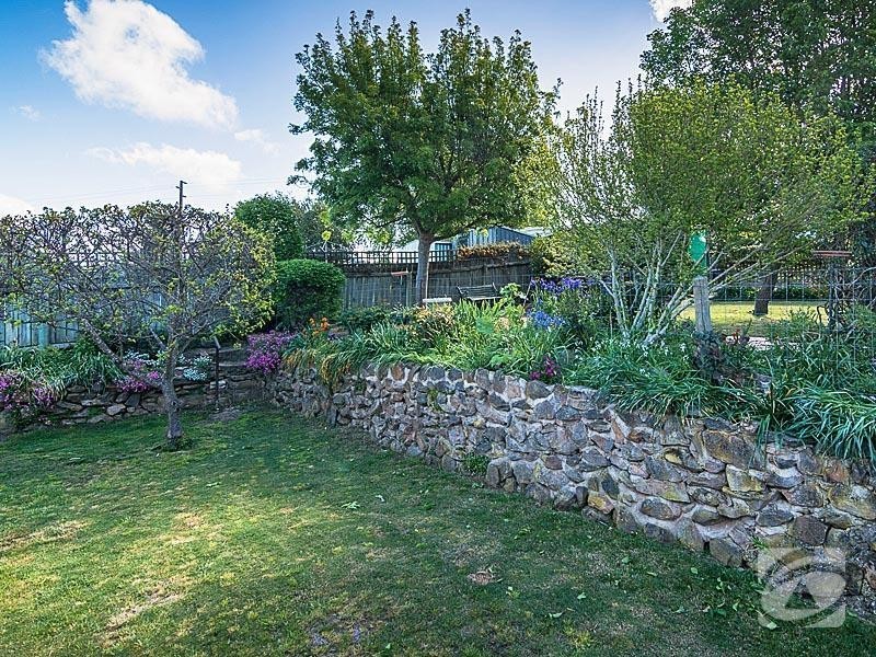 19 Mansfield Road, Mount Barker SA 5251