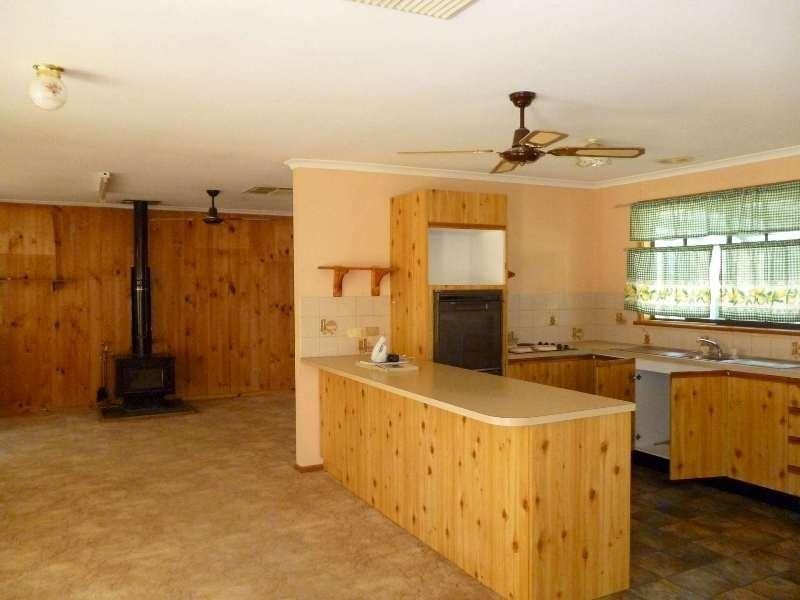 16 Avenue Road, Strathalbyn SA 5255