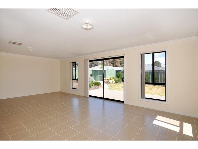 27 Downing Street, Mount Barker SA 5251