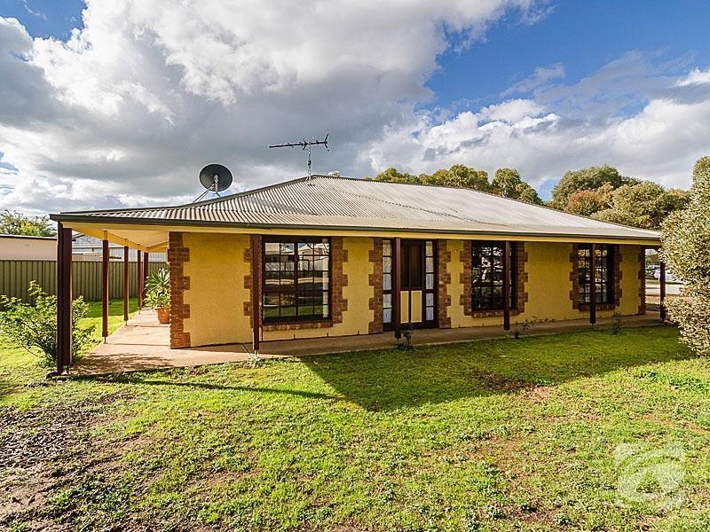 28 Parker Avenue, Strathalbyn SA 5255