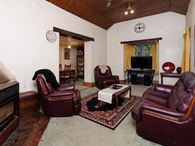 16 Adelaide Road, Mount Barker SA 5251