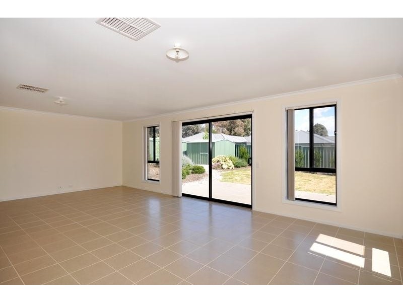 27 Downing Street, Mount Barker SA 5251