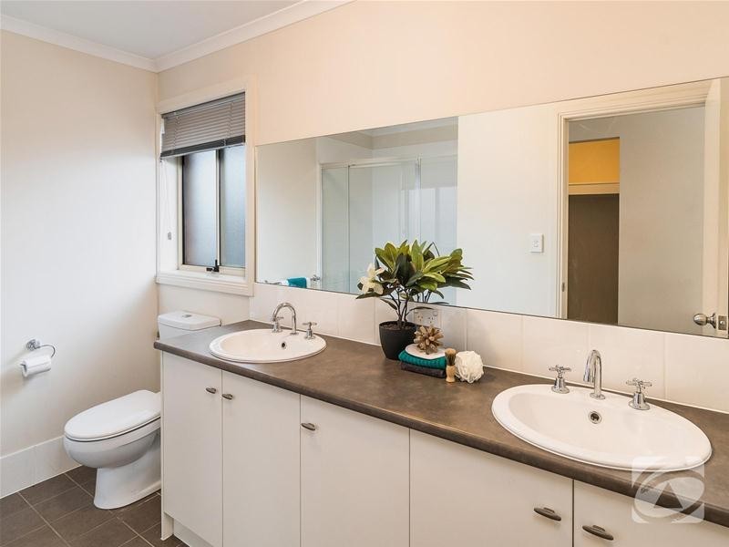 17 Carlson Street, Mount Barker SA 5251