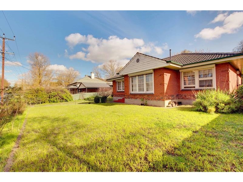 16 Albert Road, Mount Barker SA 5251