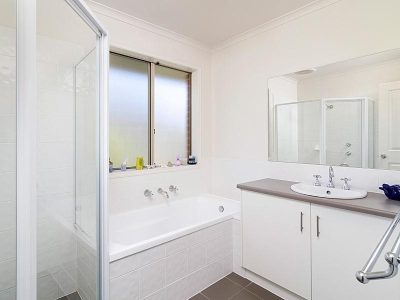 8 Stonybrook Grove, Mount Barker SA 5251