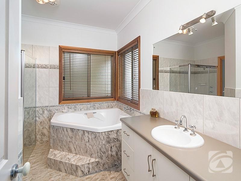 31 Waterford Avenue, Mount Barker SA 5251