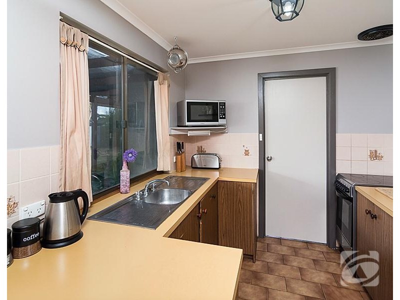 15 Cemetery Road, Callington SA 5254