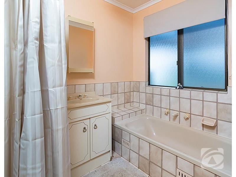 15 Cemetery Road, Callington SA 5254