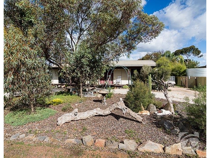 15 Cemetery Road, Callington SA 5254