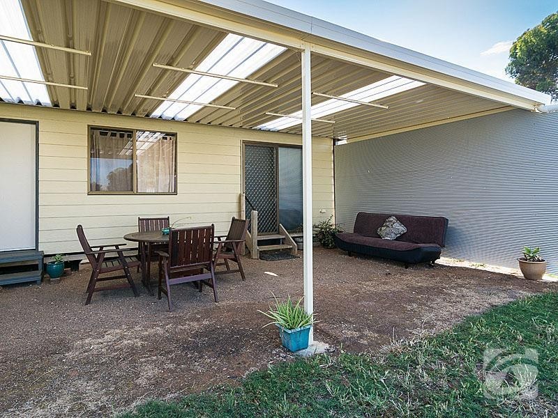 15 Cemetery Road, Callington SA 5254