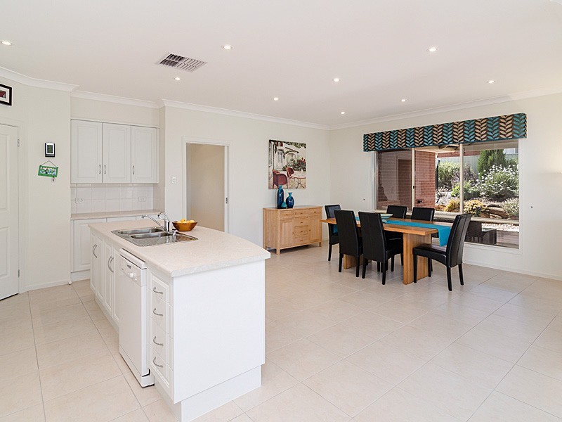 16 Barrow Court, Mount Barker SA 5251