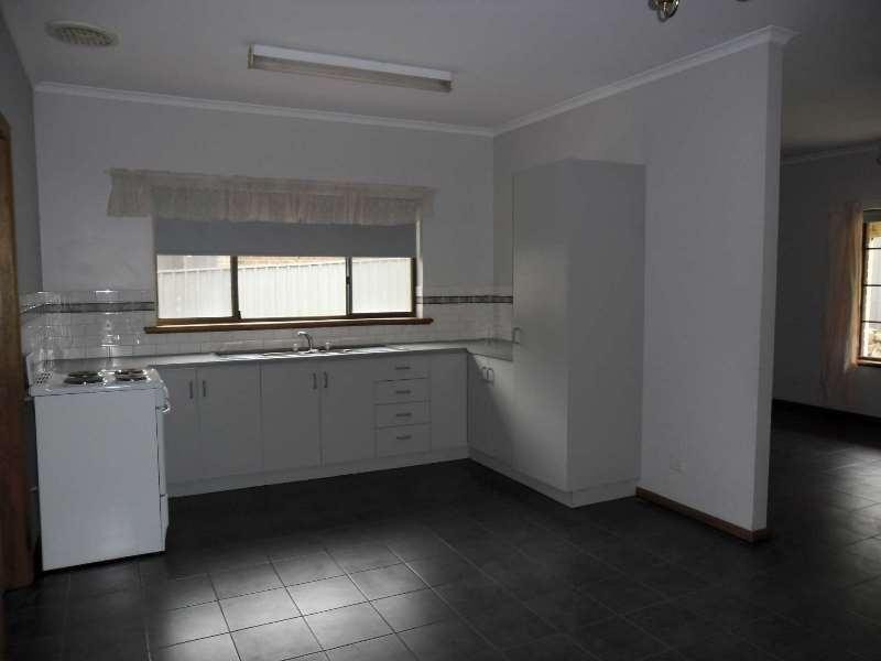 2/1 Kernutt Court, Mount Barker SA 5251