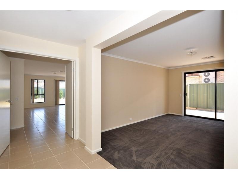 27 Downing Street, Mount Barker SA 5251