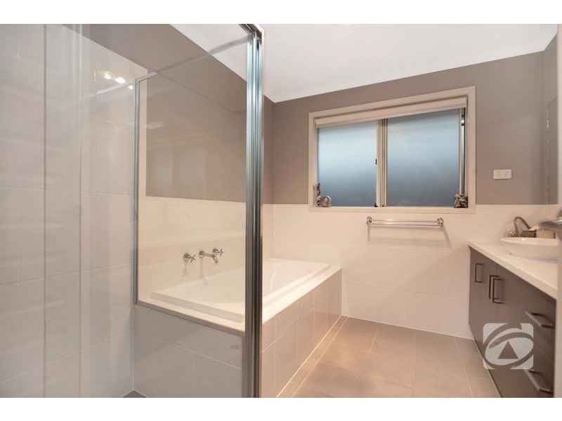 25 Hurling Drive, Mount Barker SA 5251