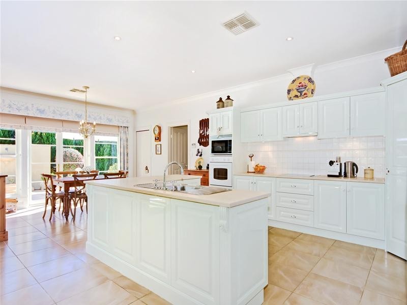 25 Waterford Avenue, Mount Barker SA 5251