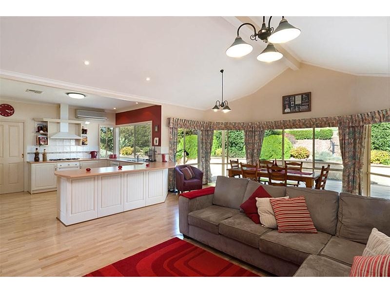 16 Tremayne Drive, Mount Barker SA 5251