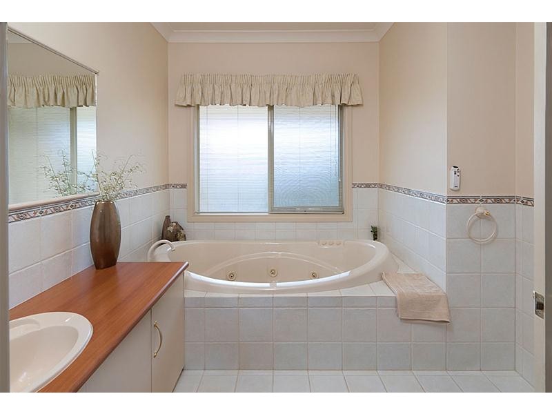 16 Tremayne Drive, Mount Barker SA 5251