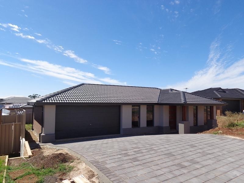 32 Belmont Crescent, Mount Barker SA 5251