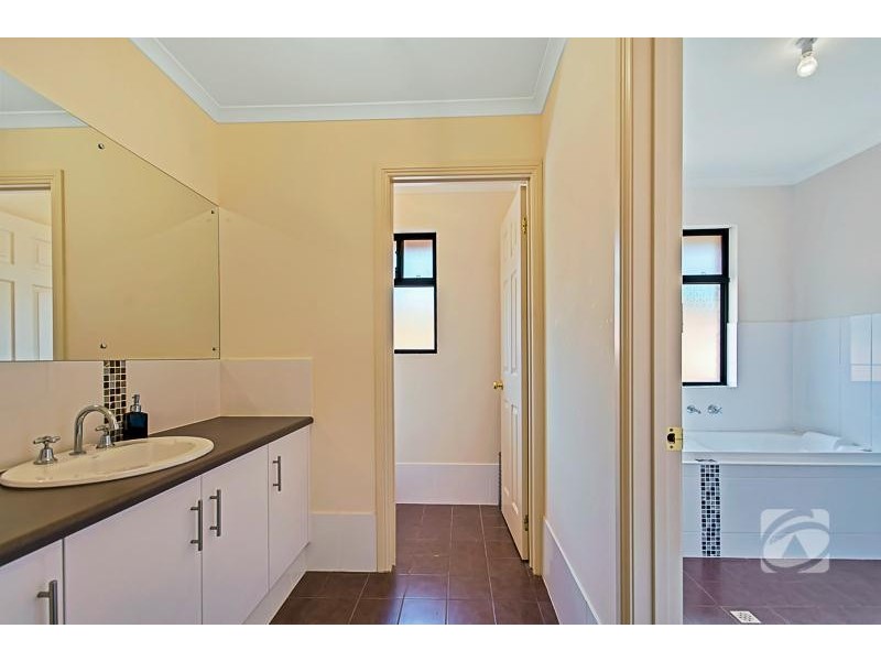 27 Barton Circuit, Mount Barker SA 5251