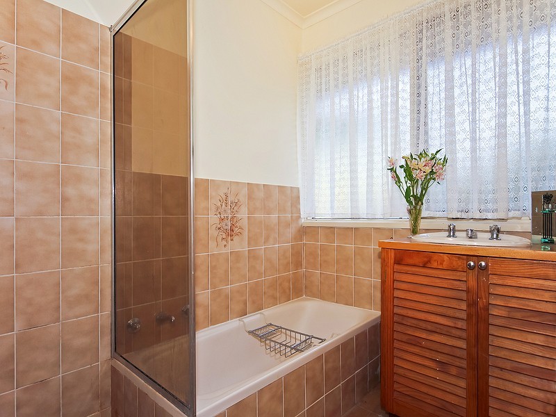 6 Lewis Avenue, Mount Barker SA 5251