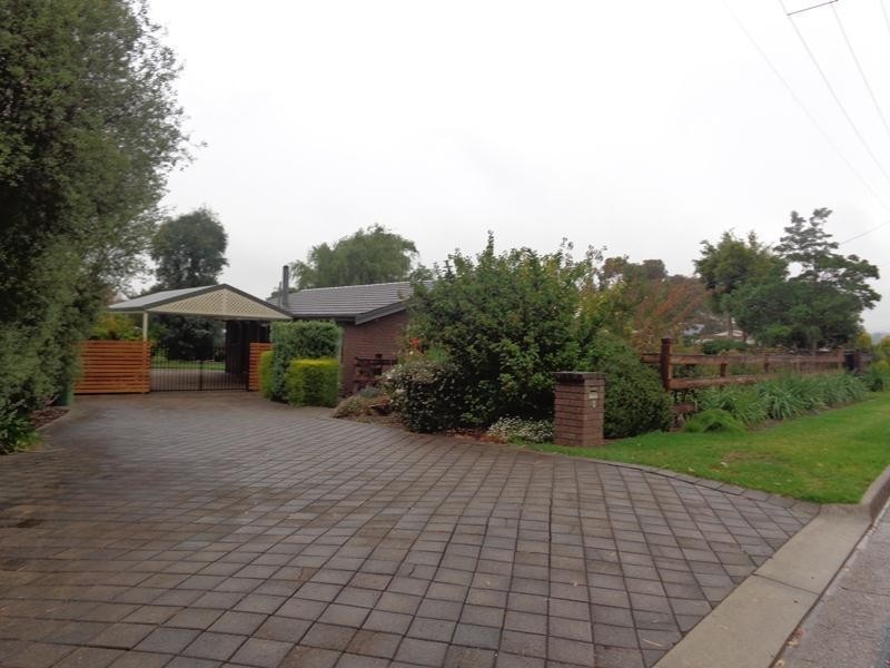 6 Uplands Street, Mount Barker SA 5251