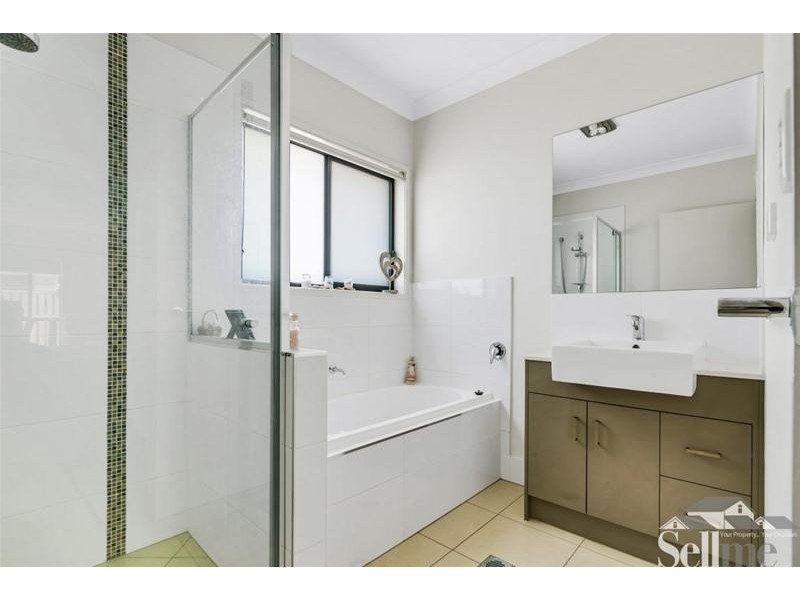 10 Ningaloo Drive, Pimpama QLD 4209