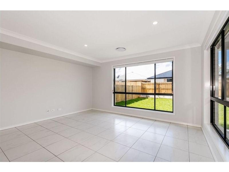 7 Flemming Street, Logan Reserve QLD 4133