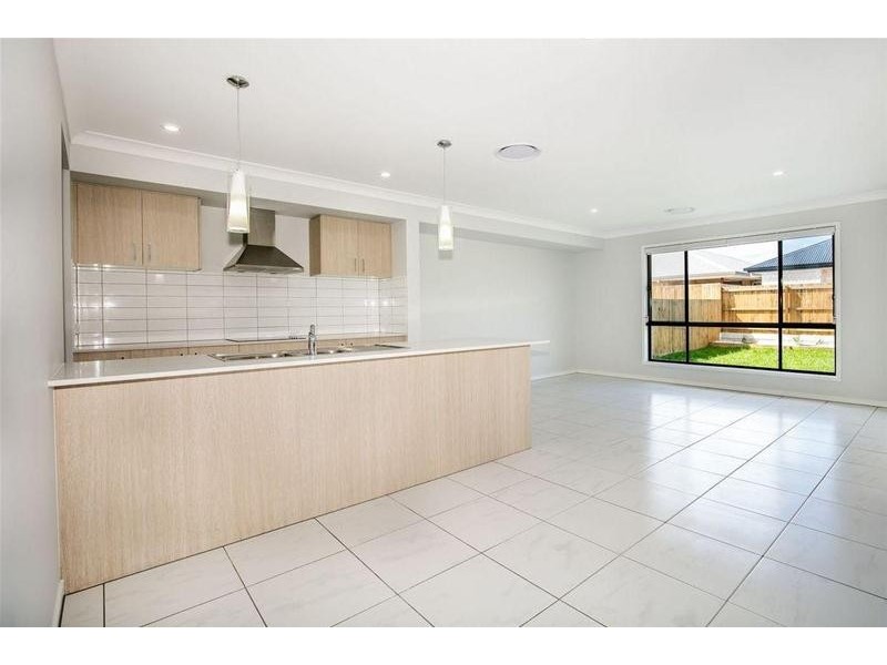 7 Flemming Street, Logan Reserve QLD 4133