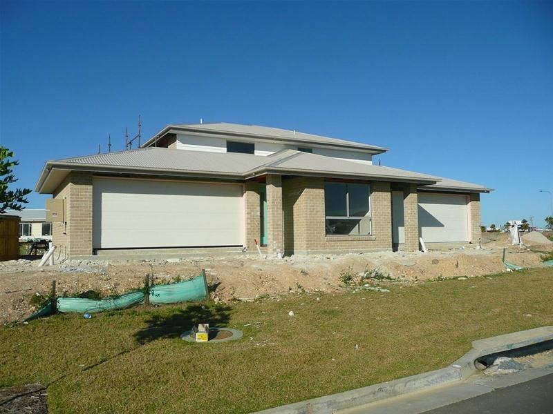 1/5 Newbury Street, Pimpama QLD 4209