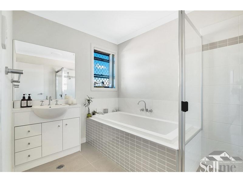 13 Claredon Lane, Pimpama QLD 4209