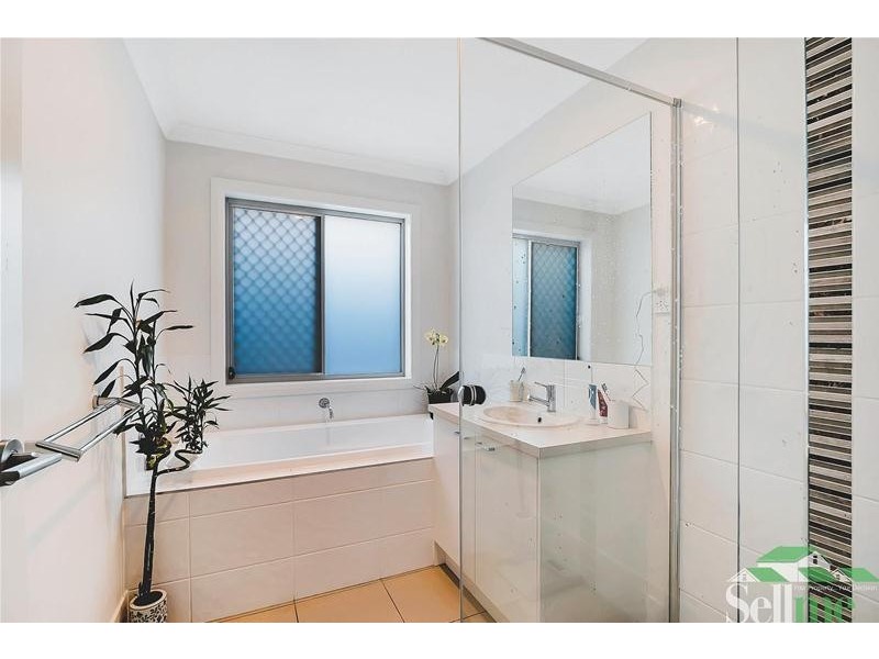 1 Idalia Street, Pimpama QLD 4209