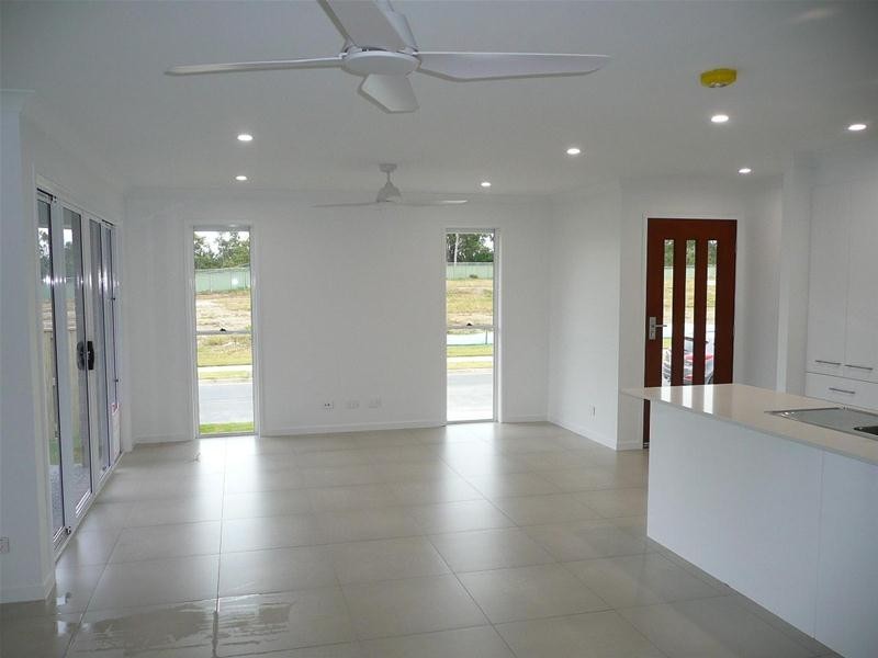 1/111 Fairbourne Terrace, Pimpama QLD 4209