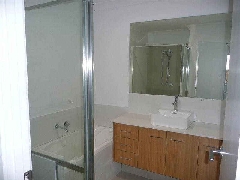 1/111 Fairbourne Terrace, Pimpama QLD 4209