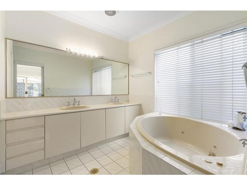 46 Riverdowns Crescent, Helensvale QLD 4212