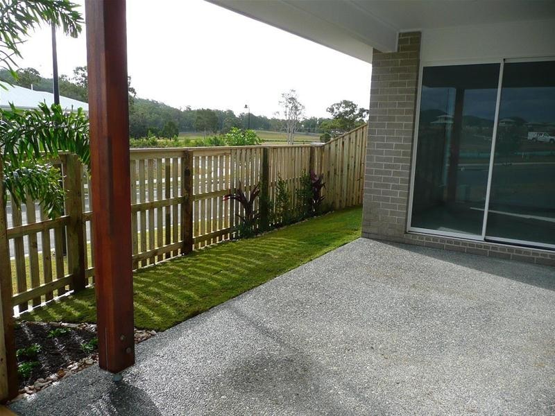 2/111 Fairbourne Terrace, Pimpama QLD 4209