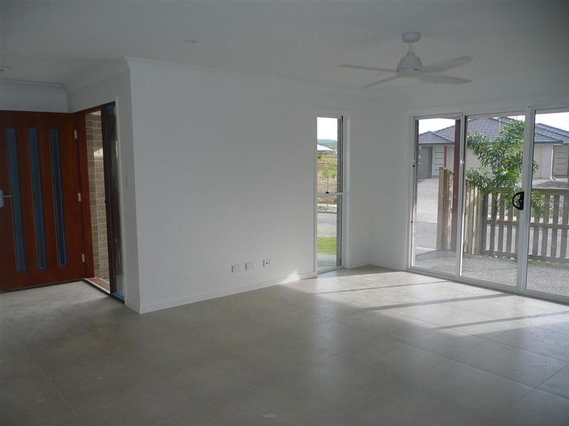 2/111 Fairbourne Terrace, Pimpama QLD 4209