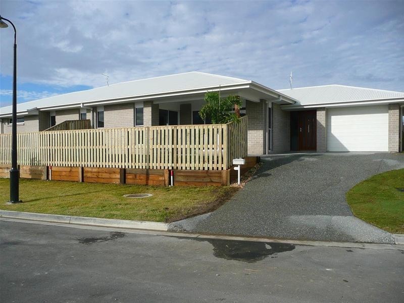 2/111 Fairbourne Terrace, Pimpama QLD 4209