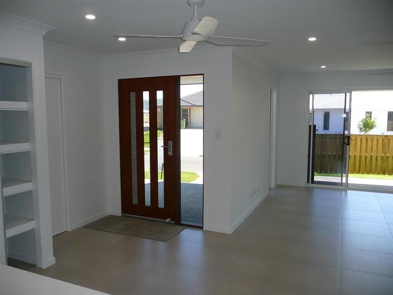 2/111 Fairbourne Terrace, Pimpama QLD 4209