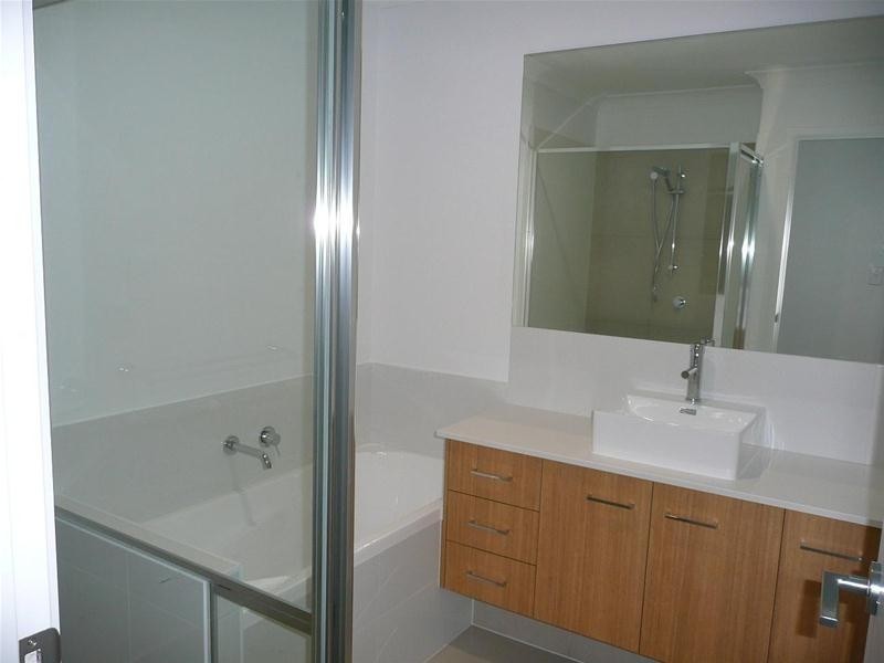 2/111 Fairbourne Terrace, Pimpama QLD 4209