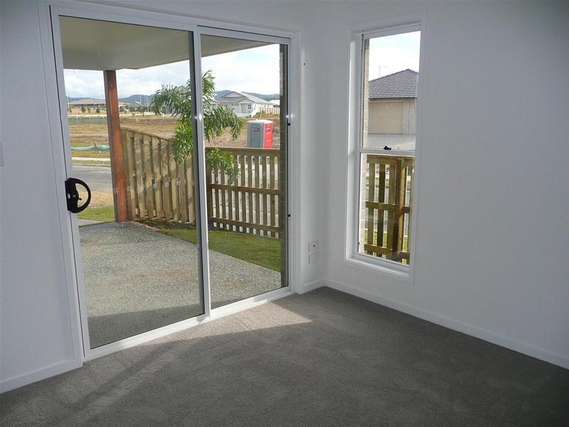 2/111 Fairbourne Terrace, Pimpama QLD 4209