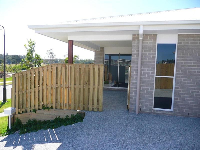 2/111 Fairbourne Terrace, Pimpama QLD 4209