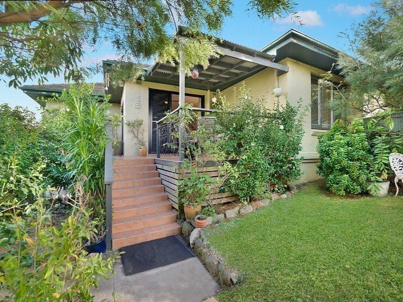 2  Dolly Avenue, Springfield NSW 2250