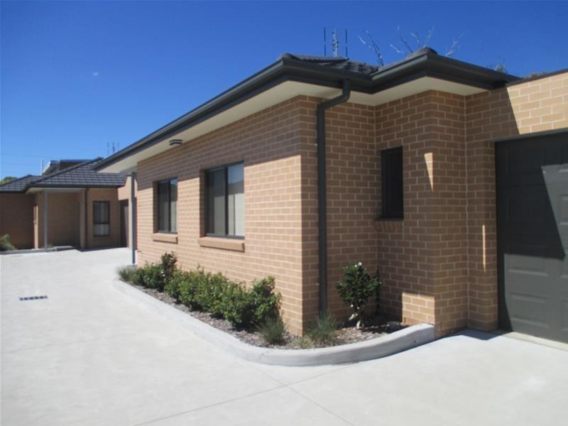 2/9 Waratah Street, Woy Woy NSW 2256