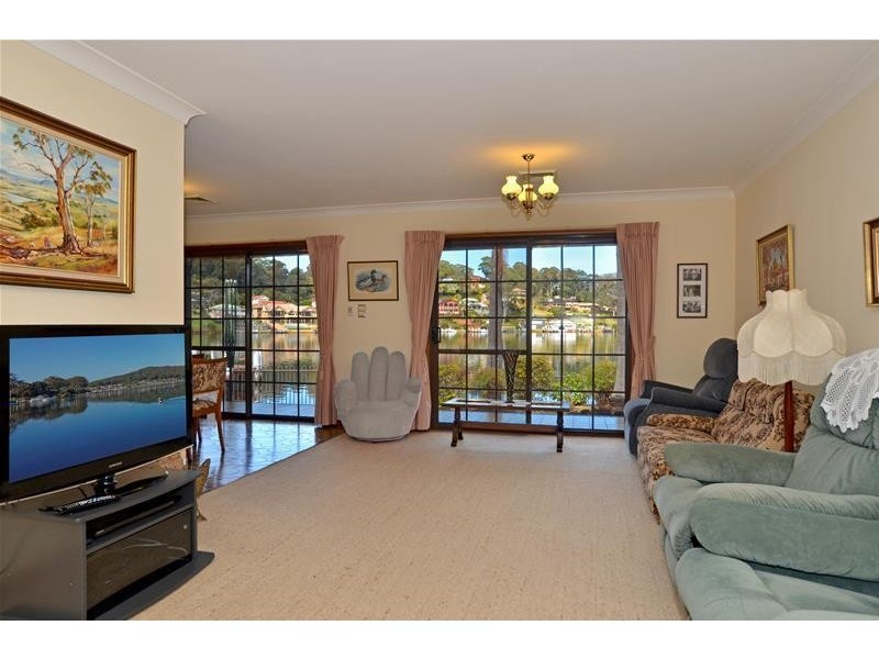 4 Helmsman Boulevard, St Huberts Island NSW 2257