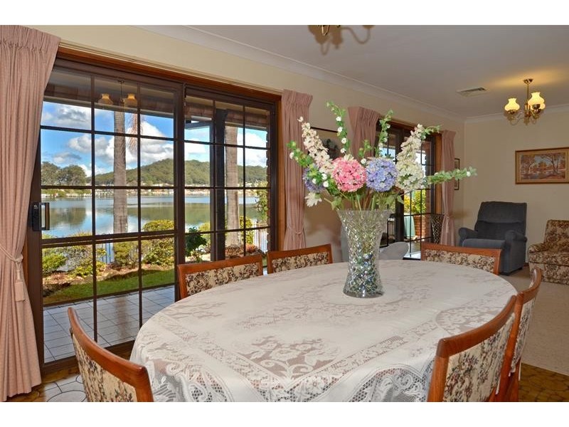 4 Helmsman Boulevard, St Huberts Island NSW 2257