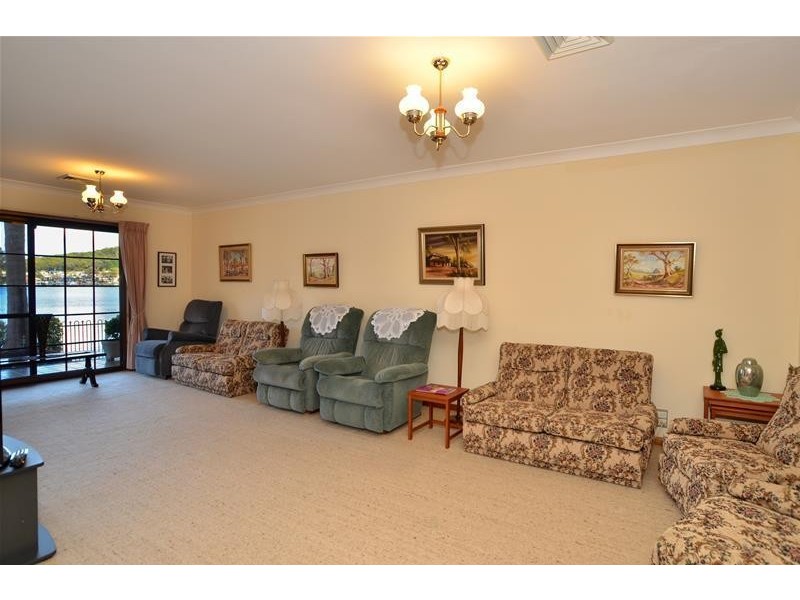 4 Helmsman Boulevard, St Huberts Island NSW 2257