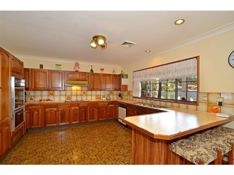 4 Helmsman Boulevard, St Huberts Island NSW 2257
