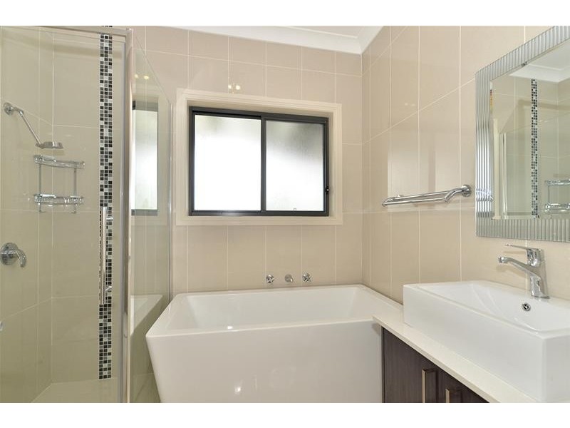 2/9 Waratah Avenue, Woy Woy NSW 2256