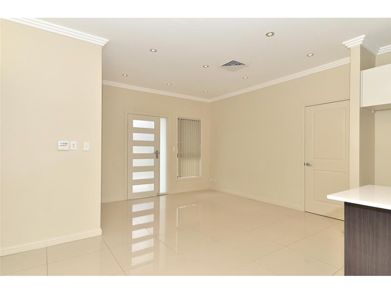 2/9 Waratah Avenue, Woy Woy NSW 2256